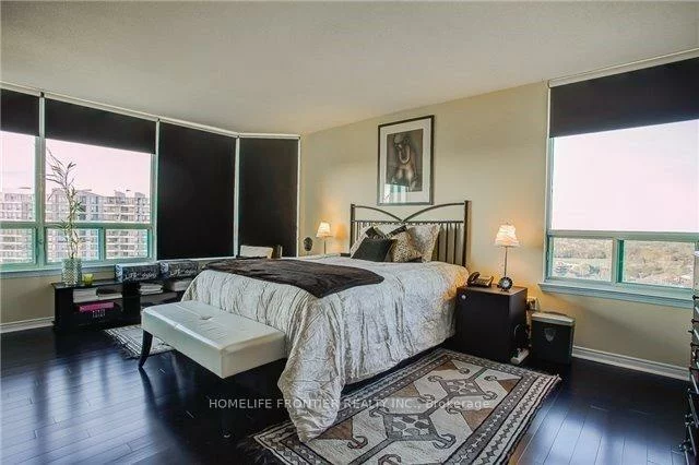 7250, Yonge, Crestwood-Springfarm-Yorkhill, Vaughan
