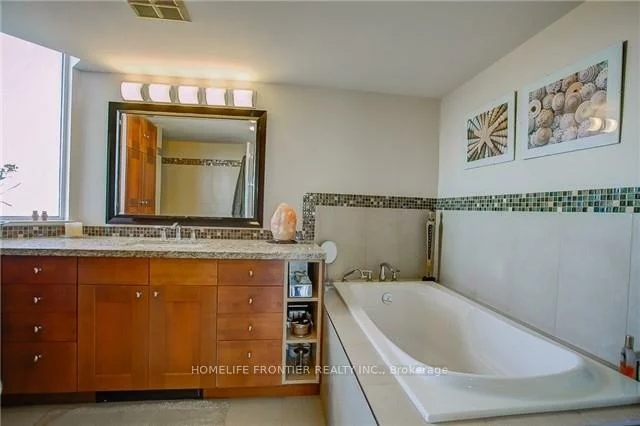 7250, Yonge, Crestwood-Springfarm-Yorkhill, Vaughan