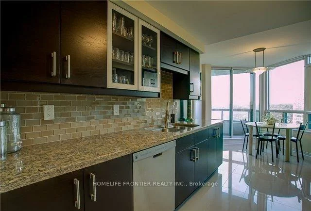7250, Yonge, Crestwood-Springfarm-Yorkhill, Vaughan