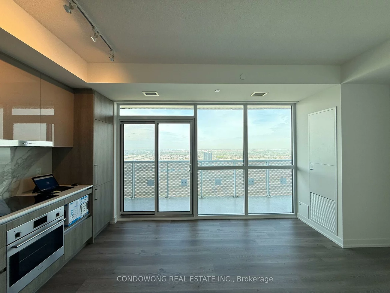 225, Commerce, Vaughan Corporate Centre, Vaughan