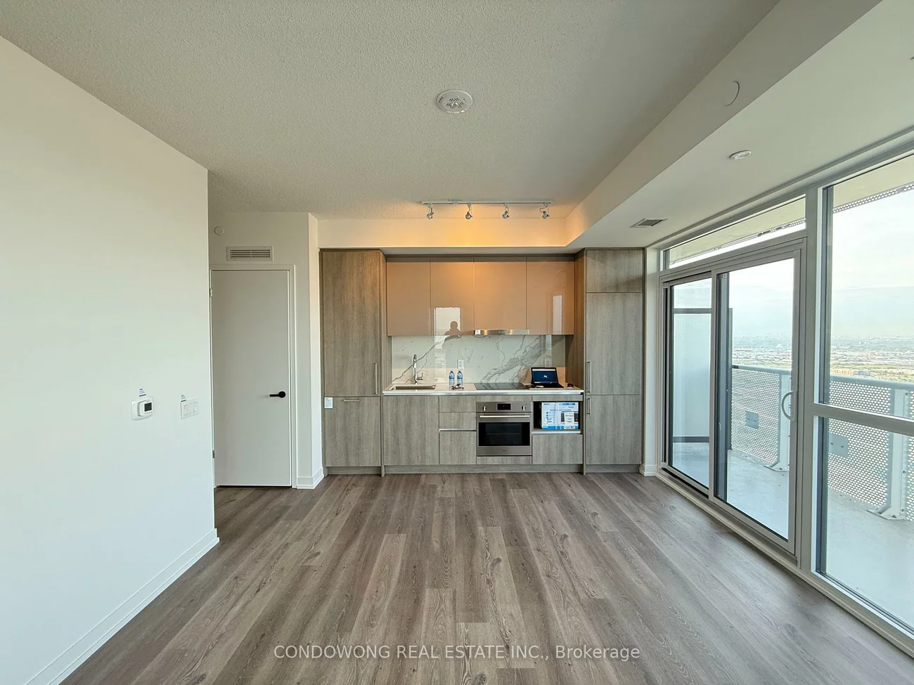 225, Commerce, Vaughan Corporate Centre, Vaughan