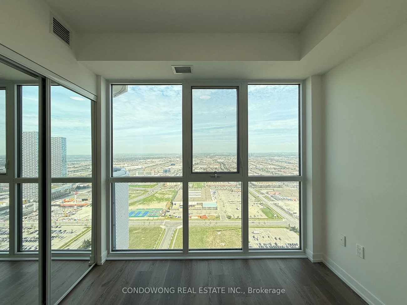 225, Commerce, Vaughan Corporate Centre, Vaughan