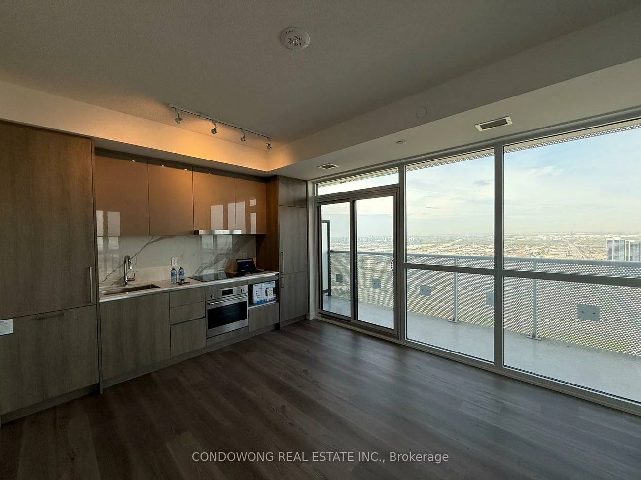 225, Commerce, Vaughan Corporate Centre, Vaughan