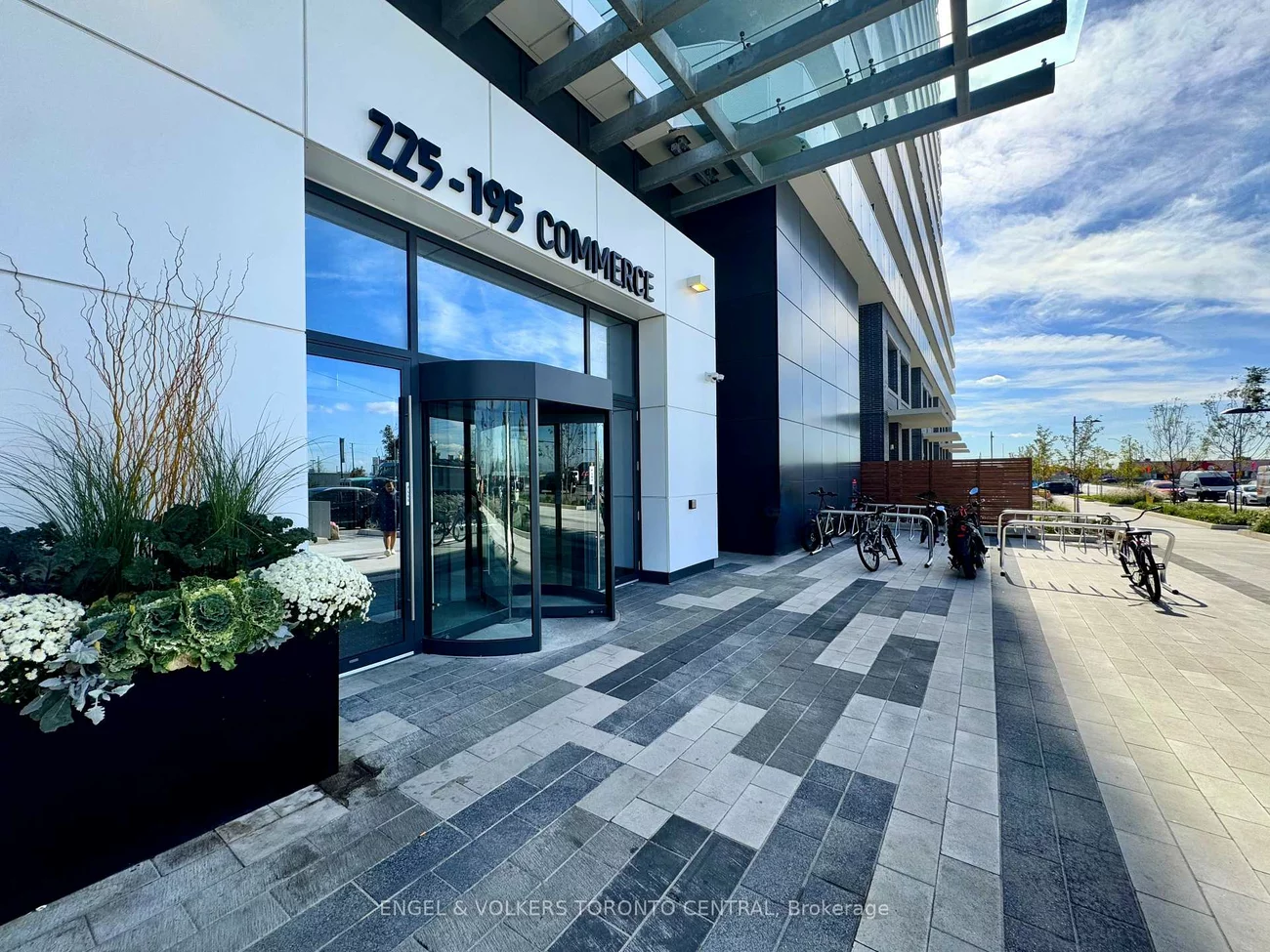 225, Commerce, Vaughan Corporate Centre, Vaughan