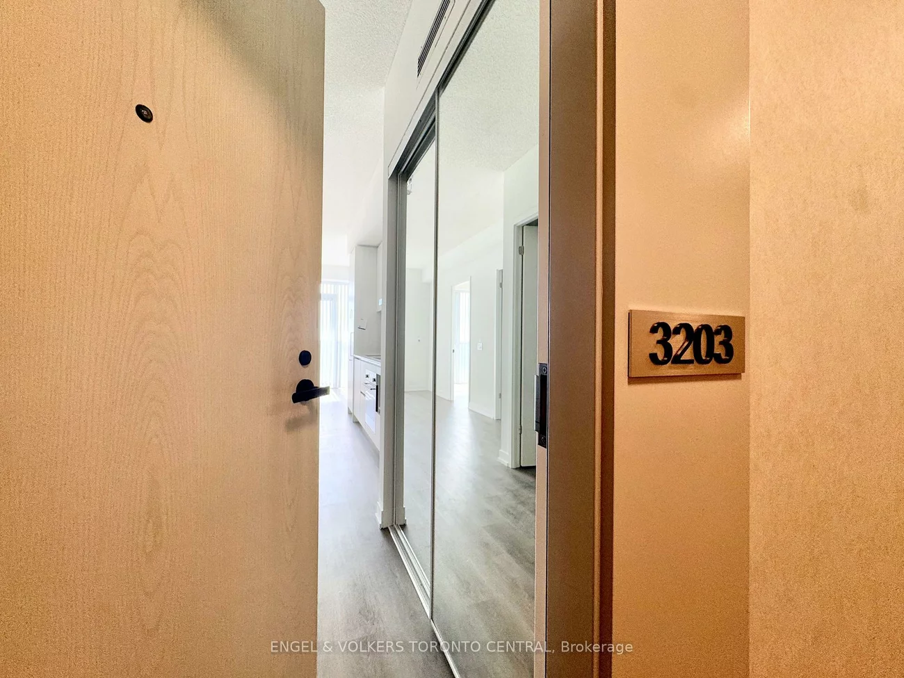 225, Commerce, Vaughan Corporate Centre, Vaughan