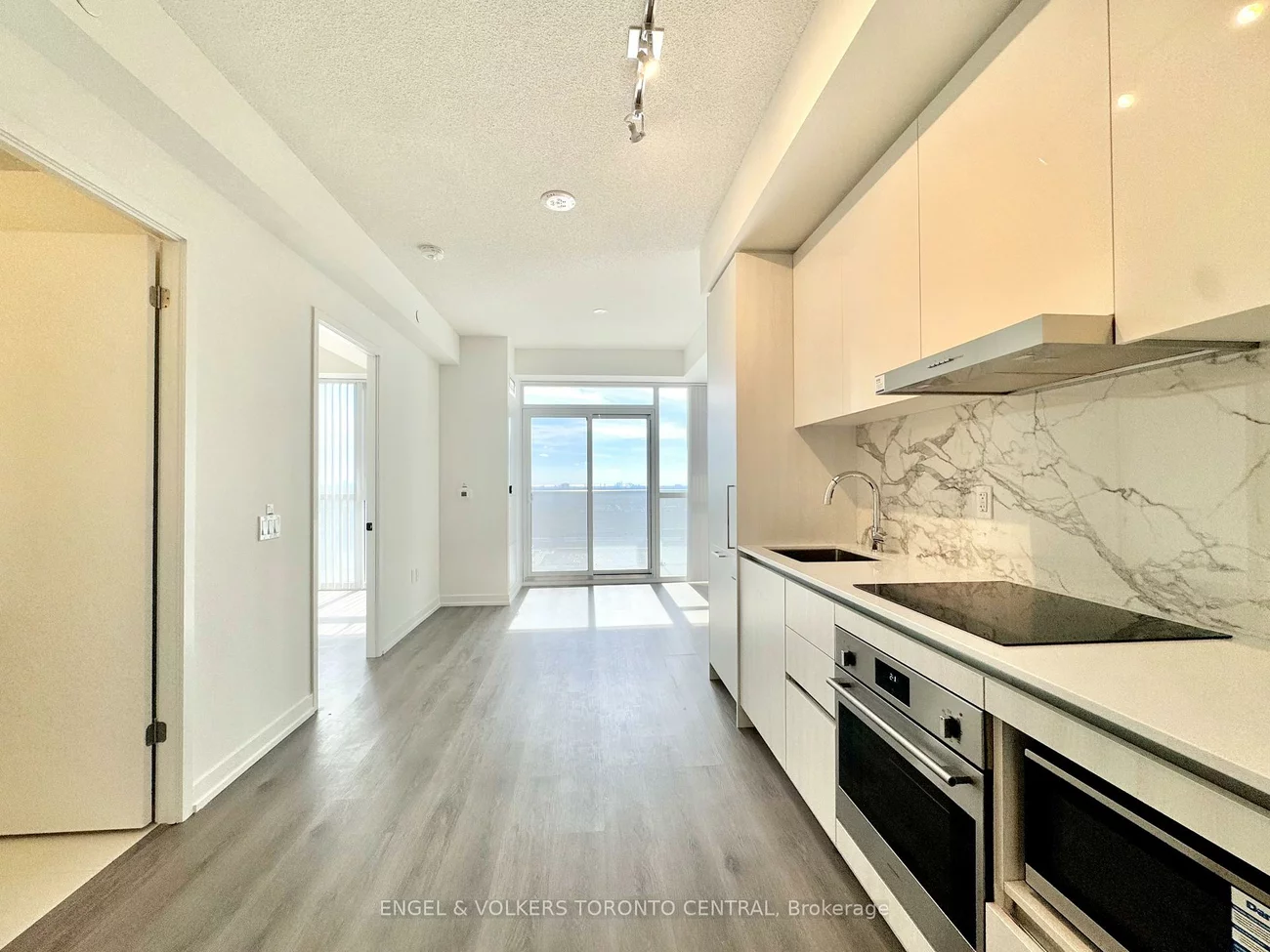 225, Commerce, Vaughan Corporate Centre, Vaughan