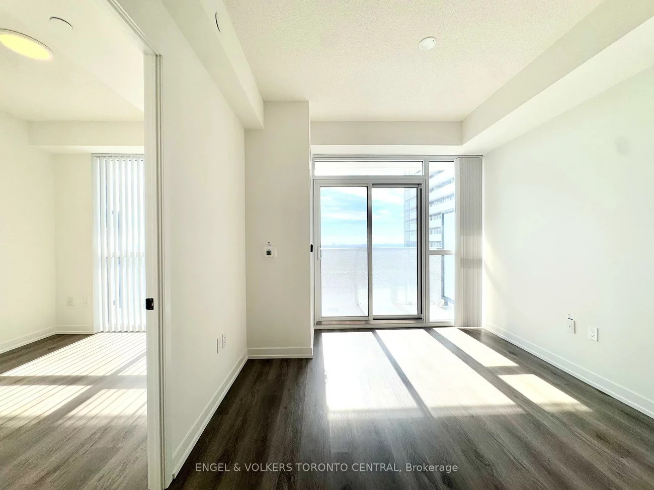 225, Commerce, Vaughan Corporate Centre, Vaughan