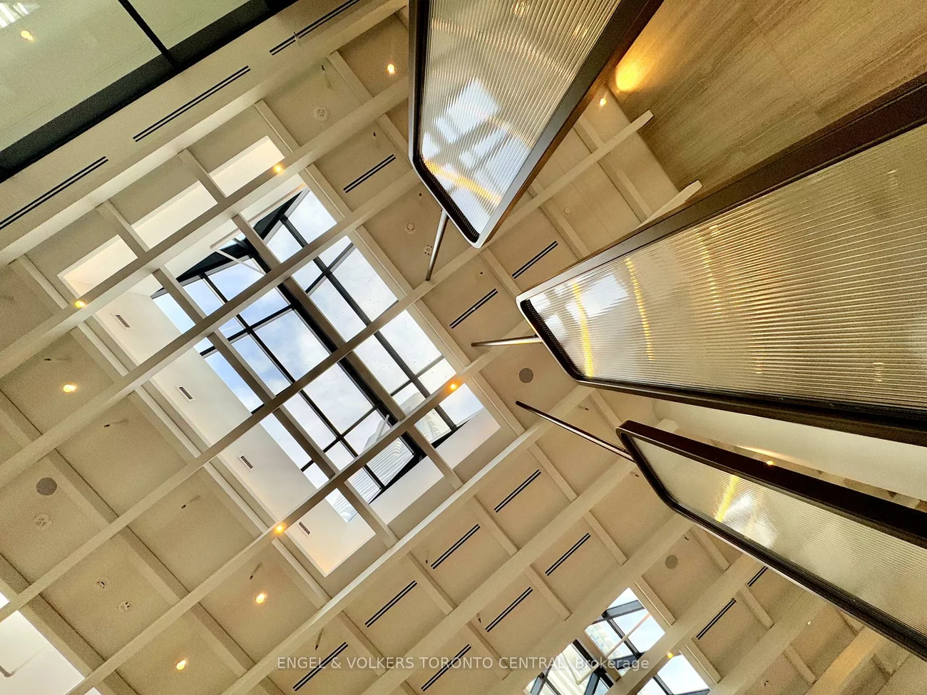 225, Commerce, Vaughan Corporate Centre, Vaughan
