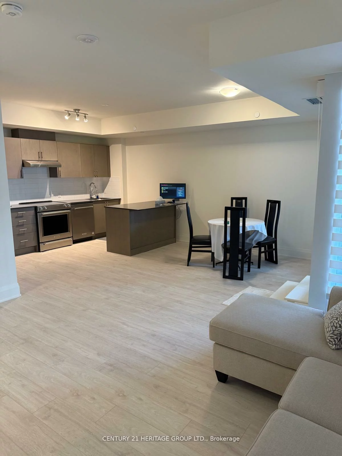 8960, Jane, Vellore Village, Vaughan