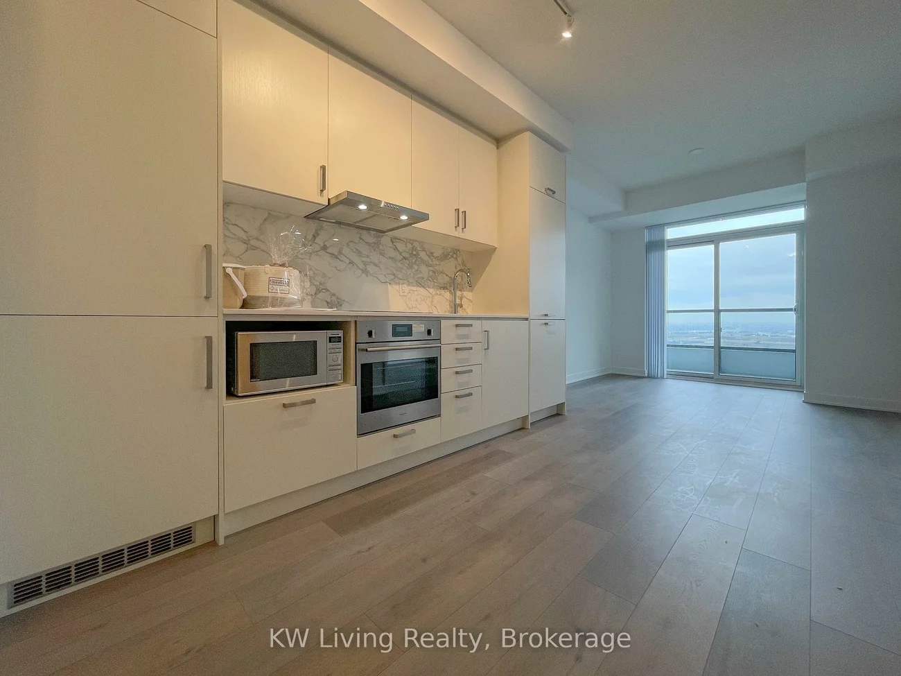 60, Honeycrisp, Vaughan Corporate Centre, Vaughan