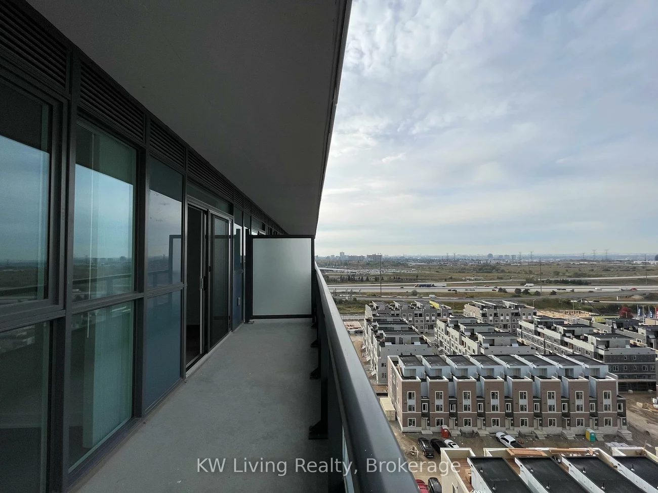60, Honeycrisp, Vaughan Corporate Centre, Vaughan