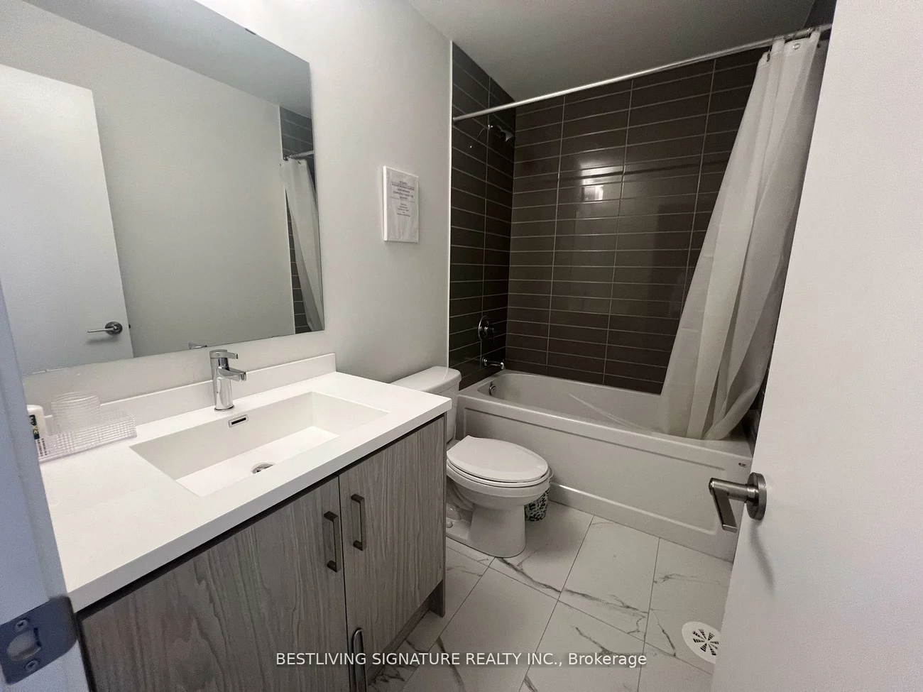 80, Honeycrisp, Vaughan Corporate Centre, Vaughan