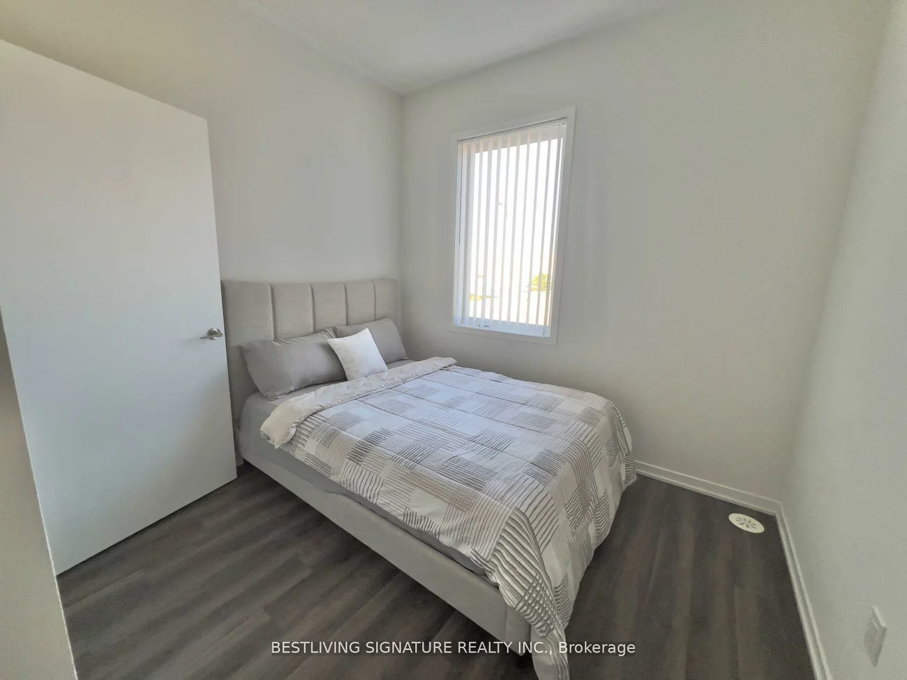 80, Honeycrisp, Vaughan Corporate Centre, Vaughan