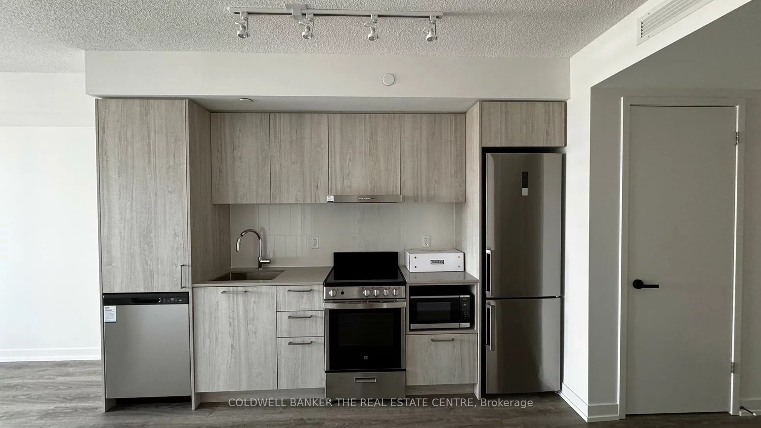 195, Commerce, Vaughan Corporate Centre, Vaughan