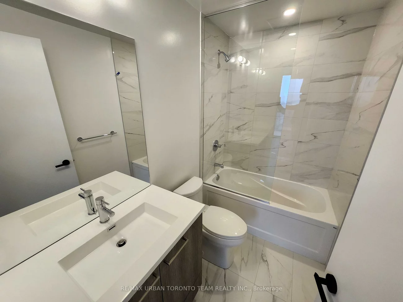 225, Commerce, Vaughan Corporate Centre, Vaughan