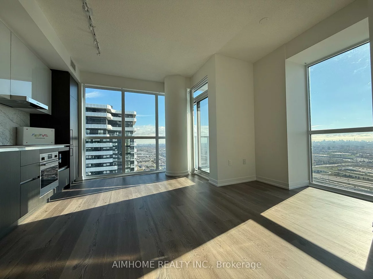 225, Commerce, Vaughan Corporate Centre, Vaughan