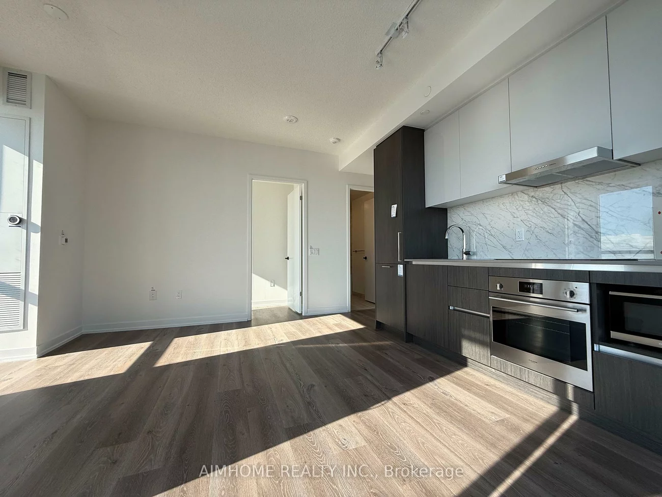 225, Commerce, Vaughan Corporate Centre, Vaughan