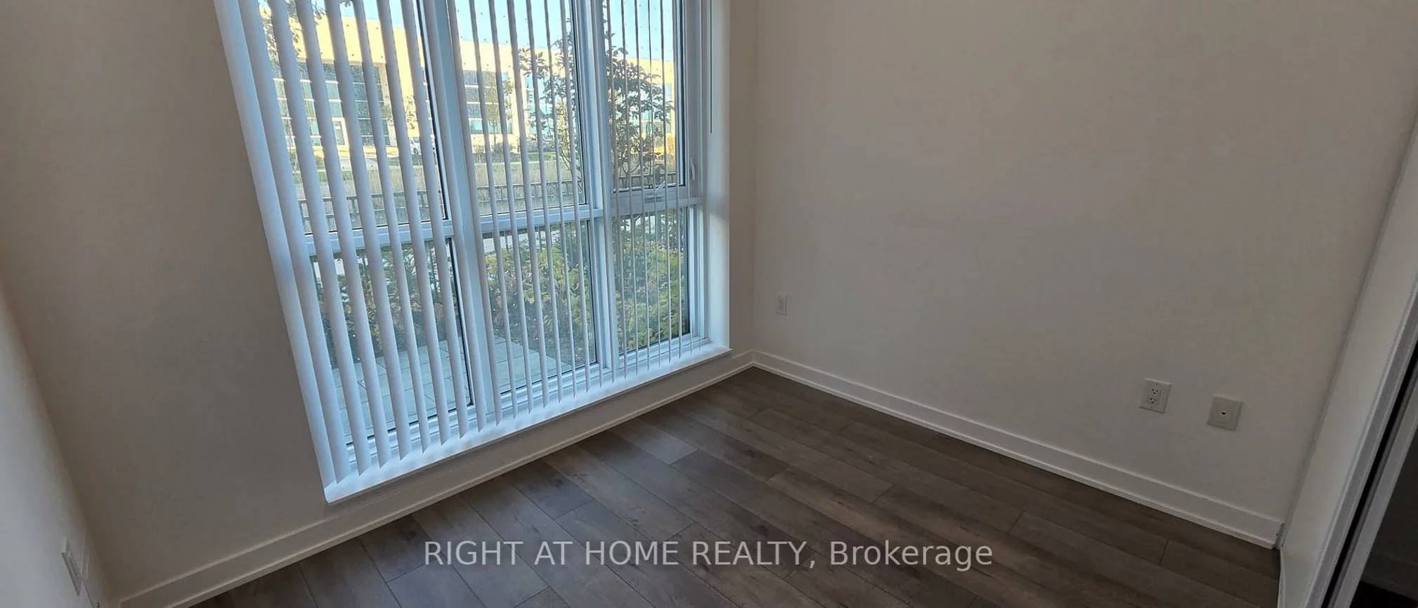 38, Honeycrisp, Vaughan Corporate Centre, Vaughan