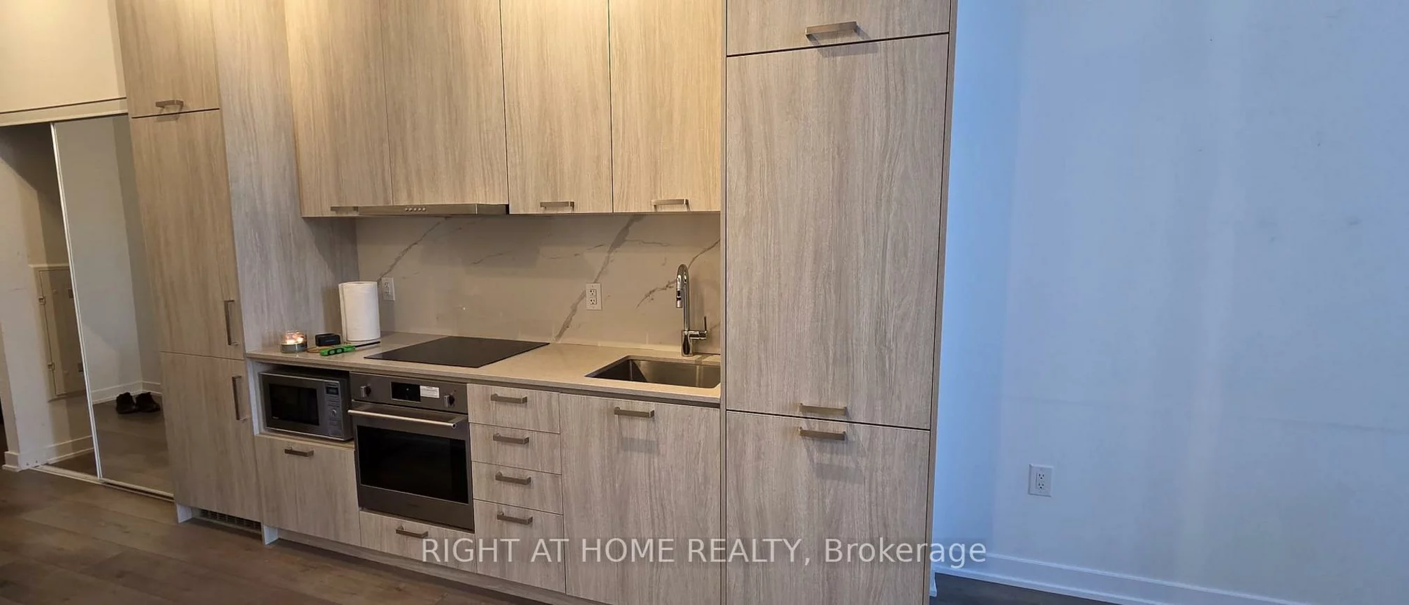 38, Honeycrisp, Vaughan Corporate Centre, Vaughan