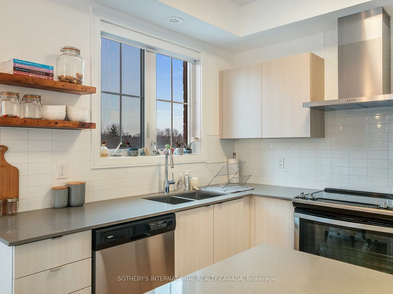 199, Pine Grove, Islington Woods, Vaughan