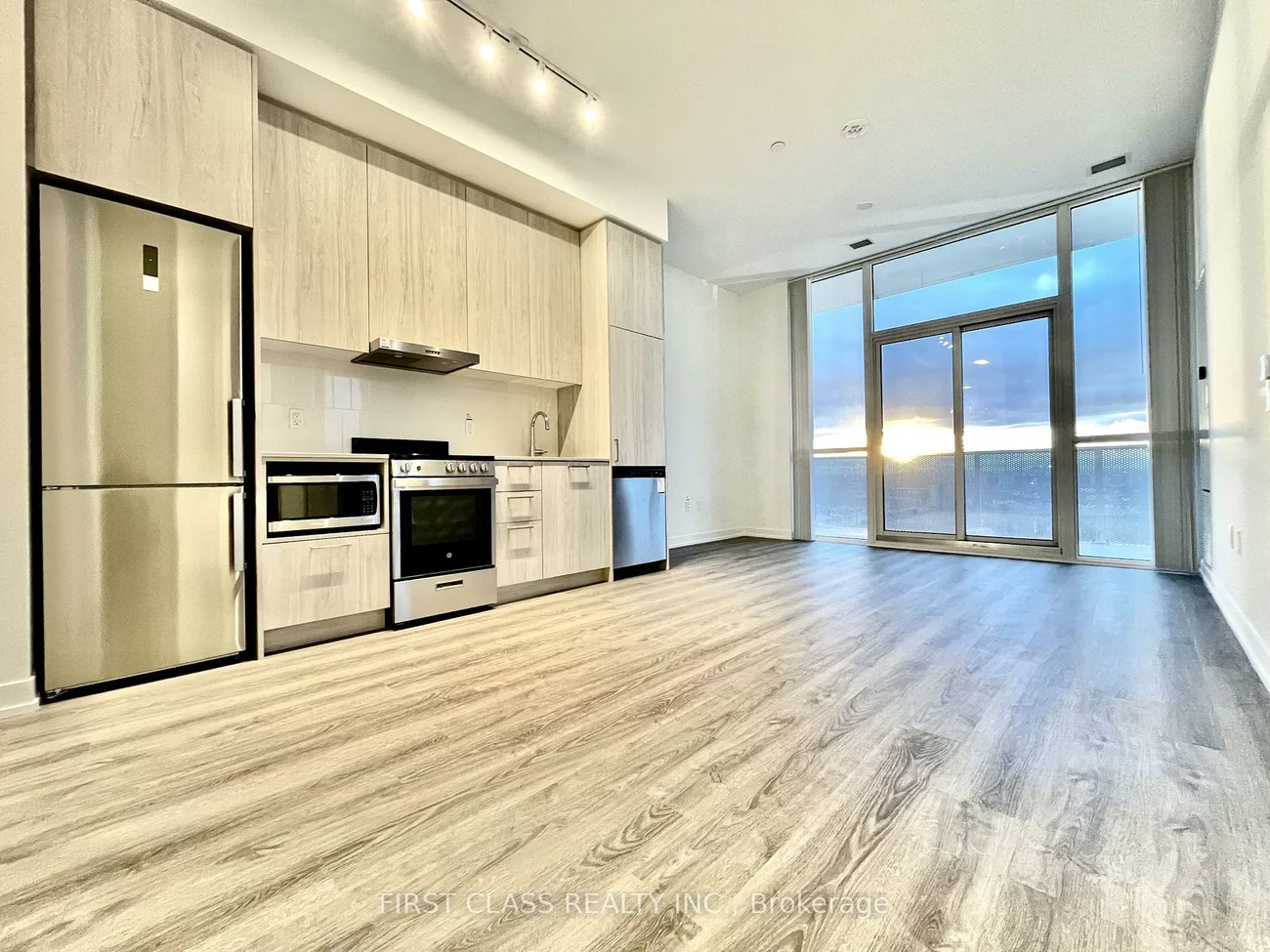 195, Commerce, Vaughan Corporate Centre, Vaughan