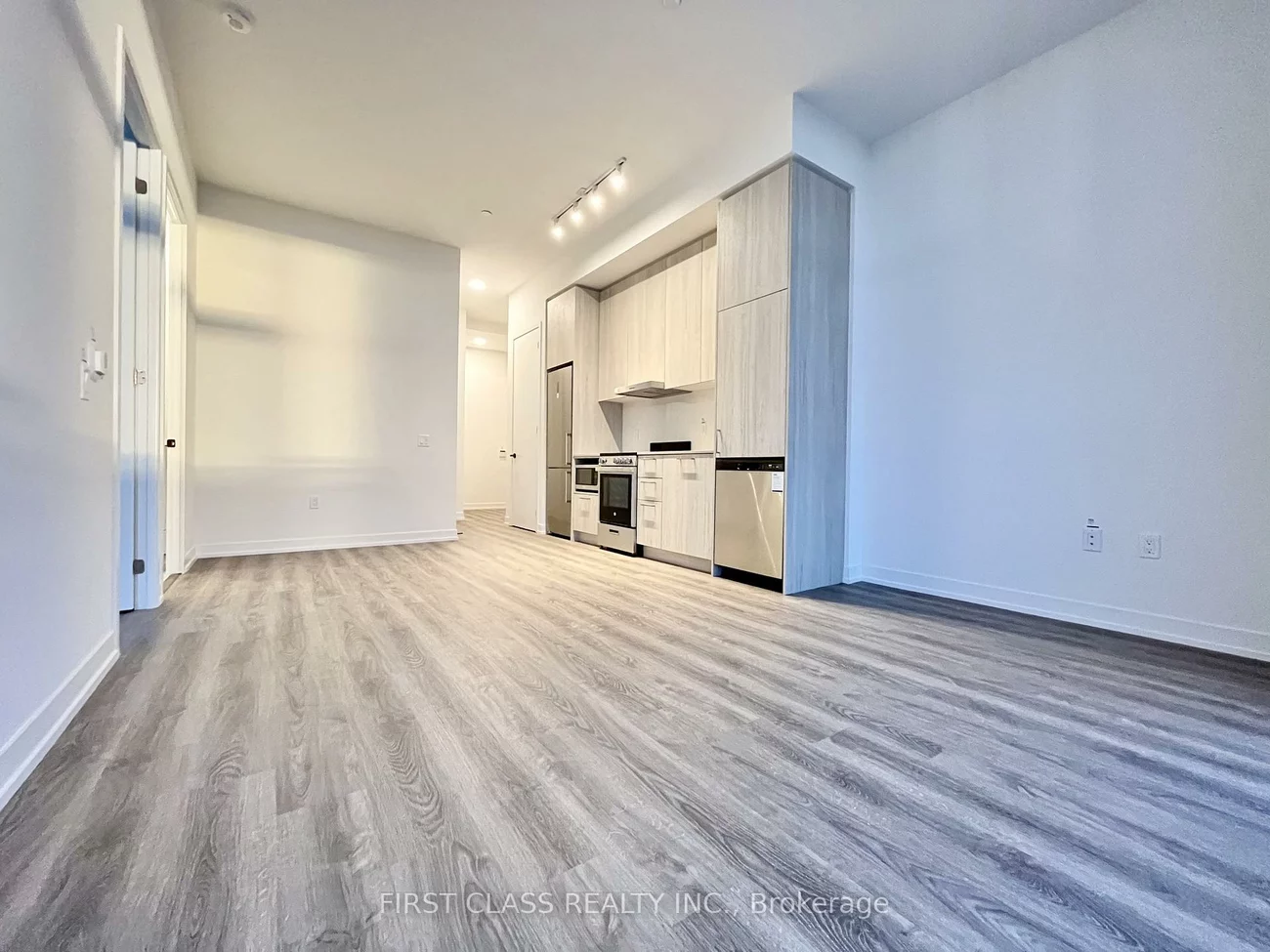 195, Commerce, Vaughan Corporate Centre, Vaughan