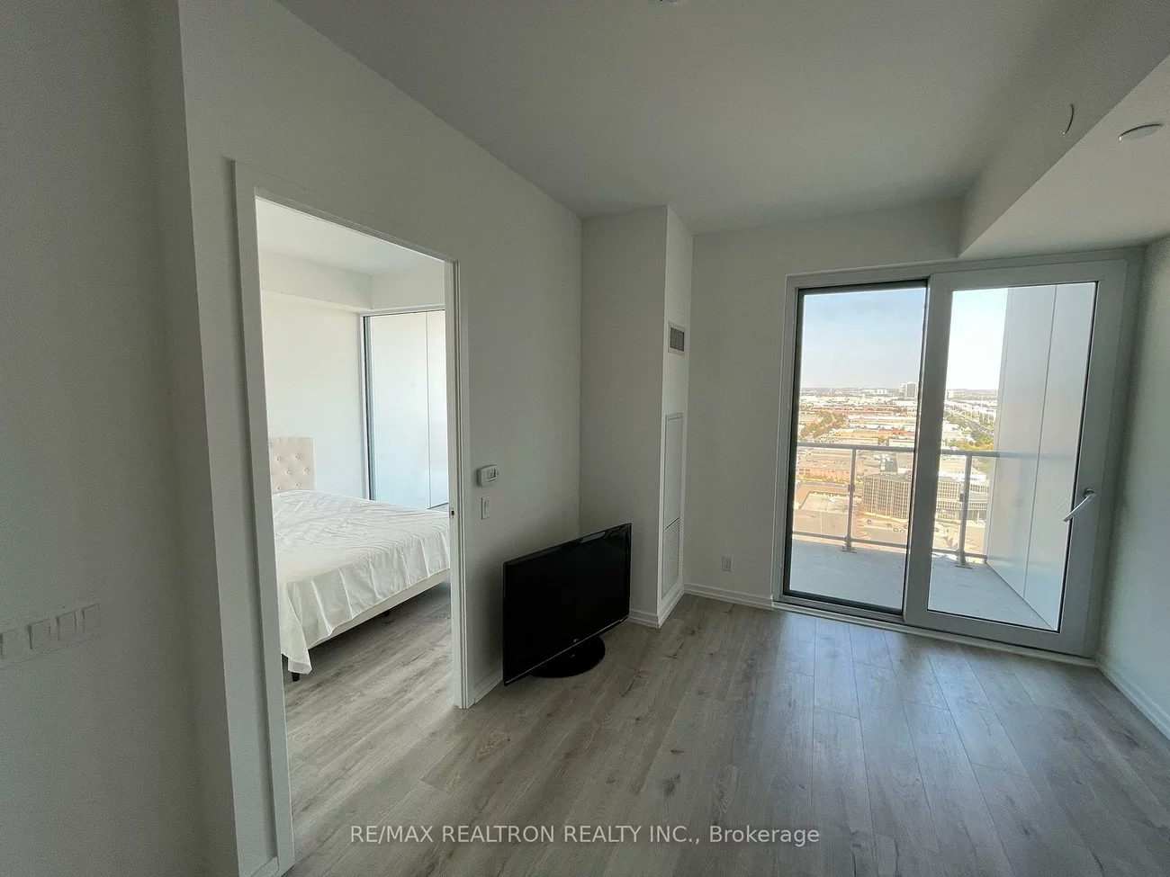 1000, Portage, Vaughan Corporate Centre, Vaughan