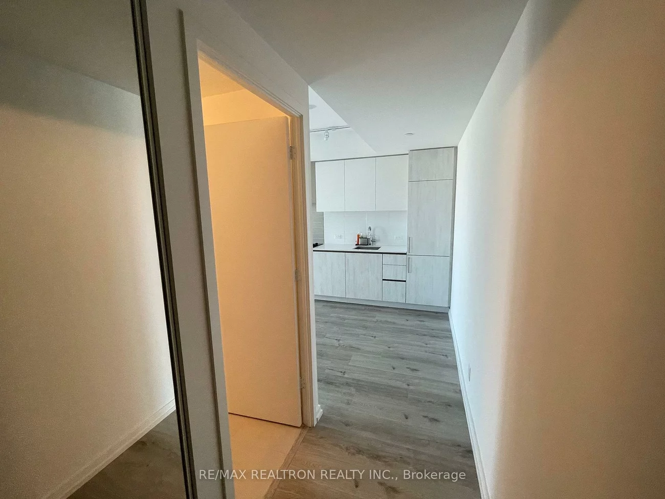 1000, Portage, Vaughan Corporate Centre, Vaughan