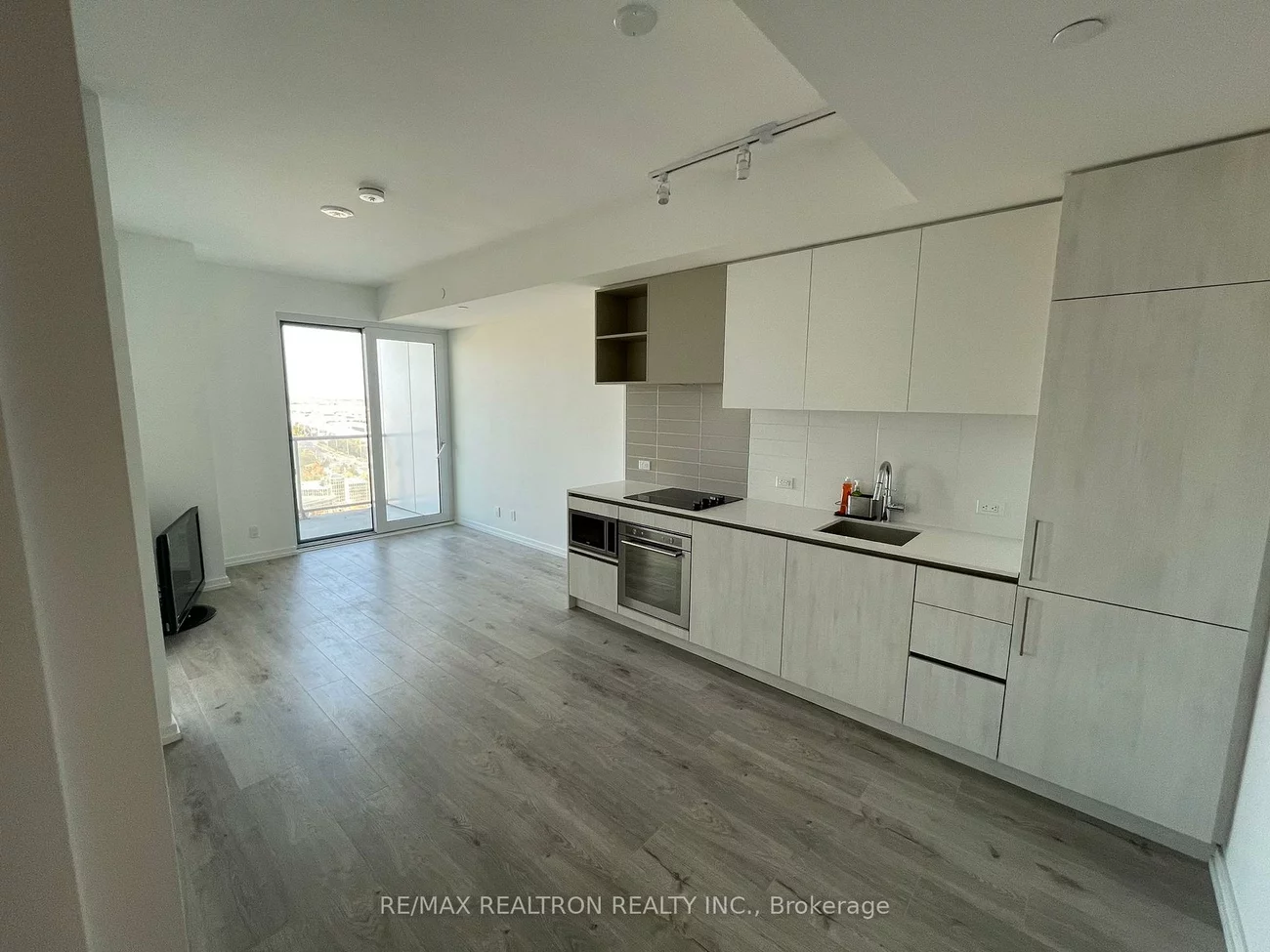 1000, Portage, Vaughan Corporate Centre, Vaughan