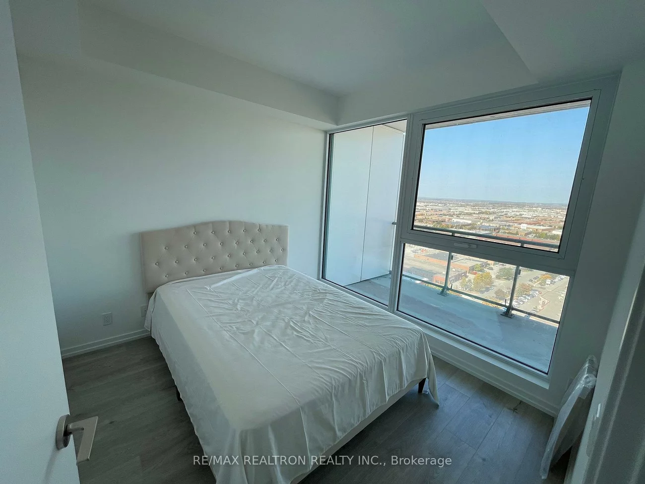 1000, Portage, Vaughan Corporate Centre, Vaughan