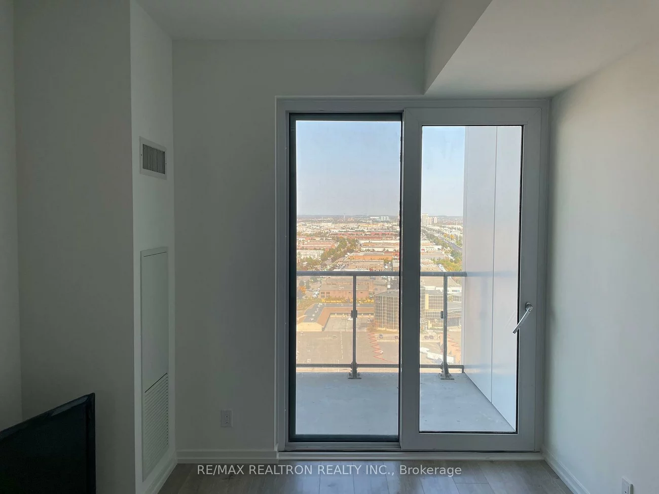 1000, Portage, Vaughan Corporate Centre, Vaughan