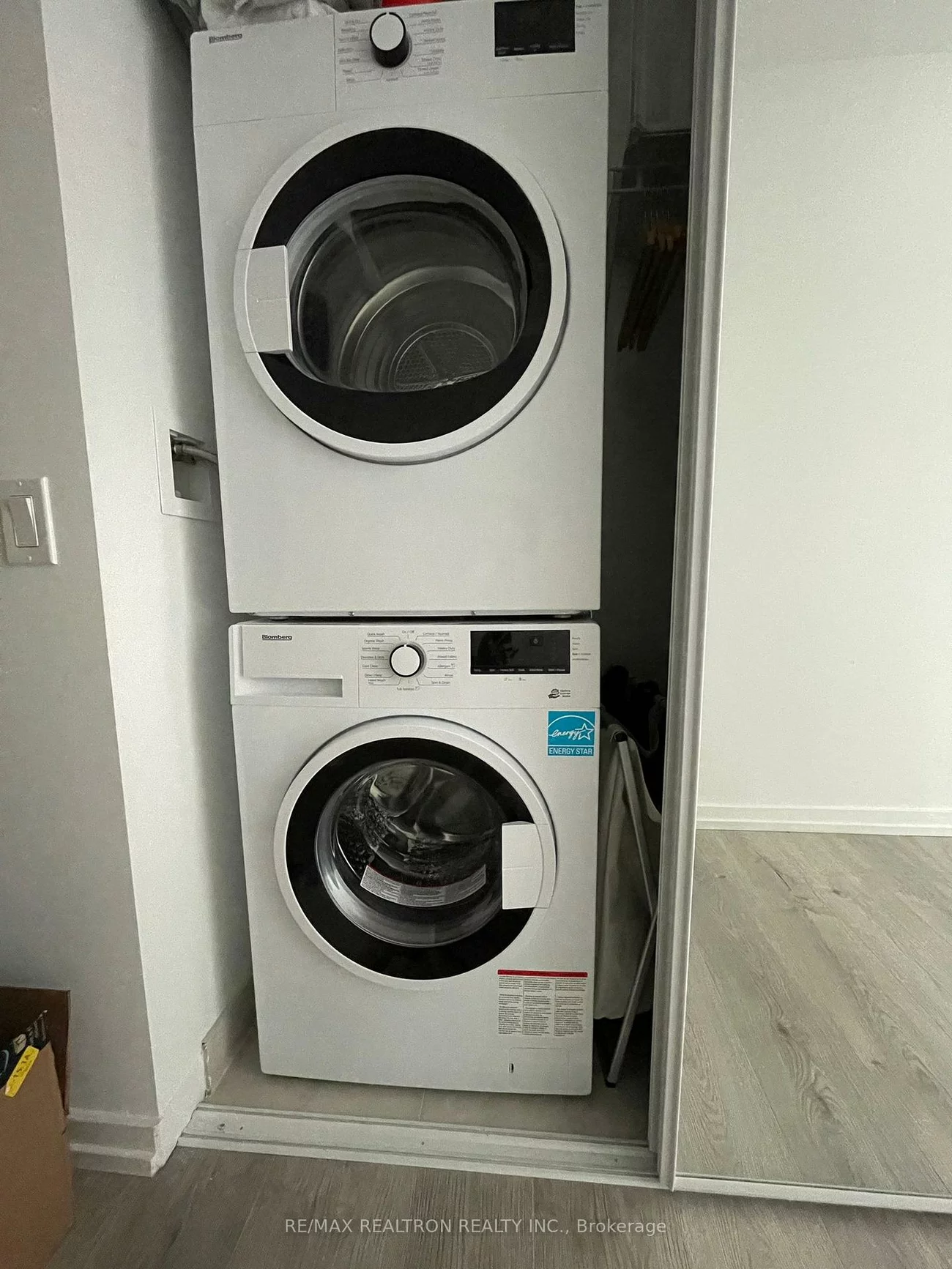 1000, Portage, Vaughan Corporate Centre, Vaughan