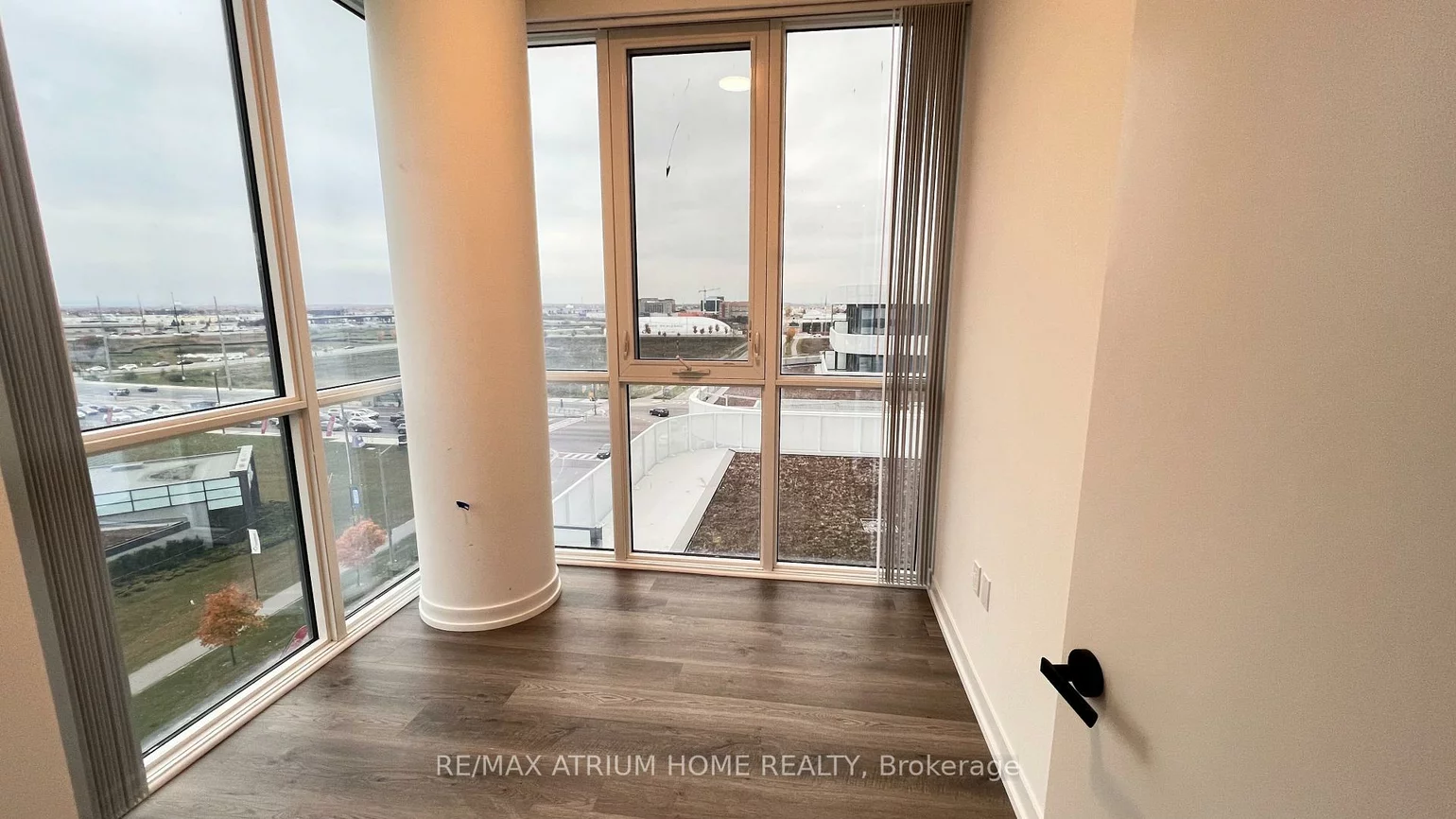 195, Commerce, Vaughan Corporate Centre, Vaughan