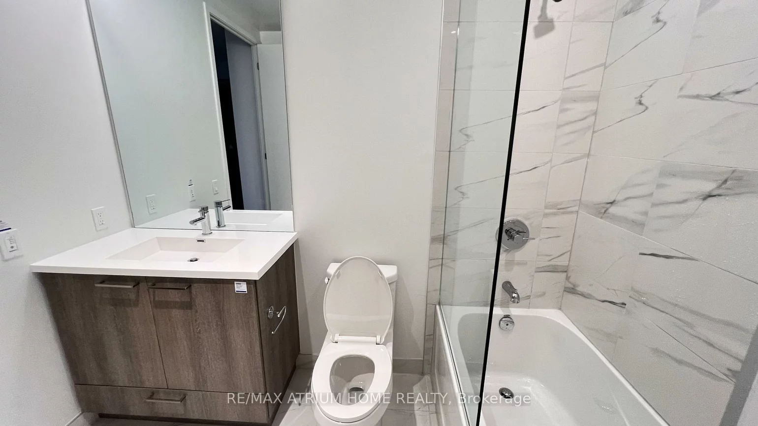 195, Commerce, Vaughan Corporate Centre, Vaughan