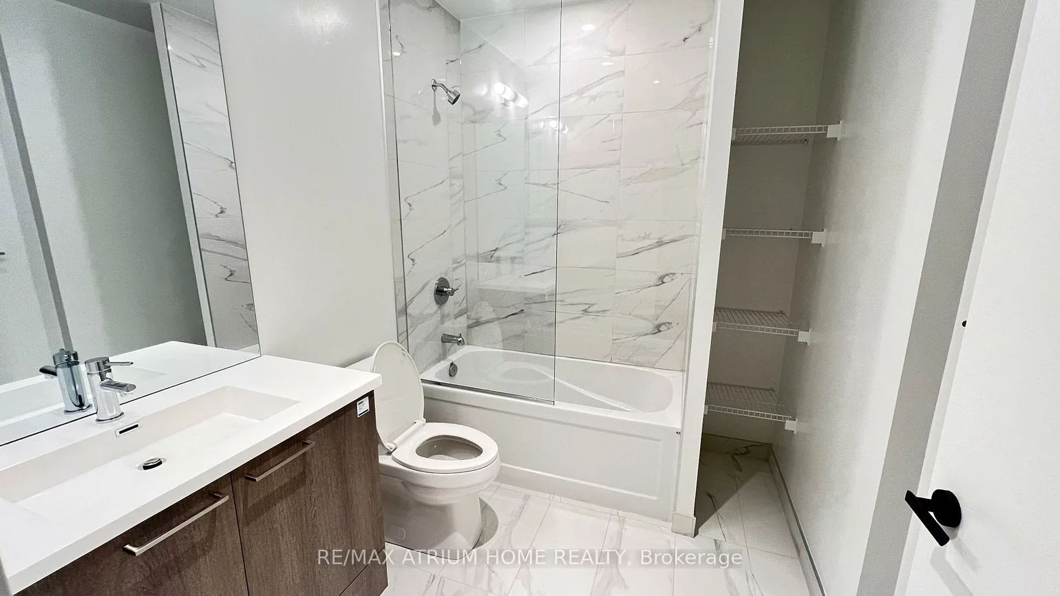 195, Commerce, Vaughan Corporate Centre, Vaughan