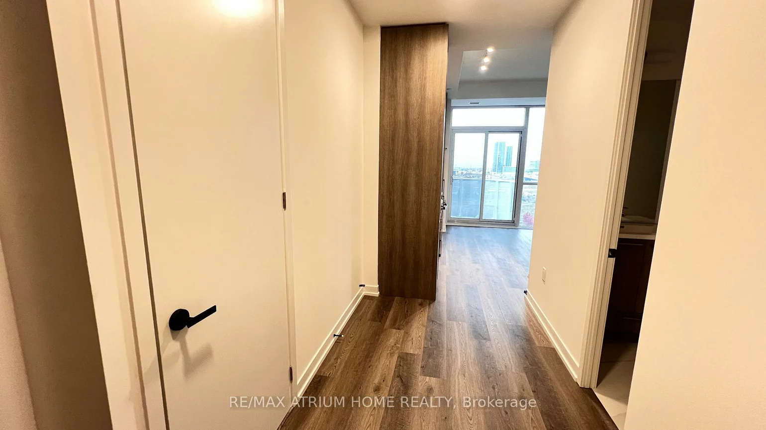 195, Commerce, Vaughan Corporate Centre, Vaughan