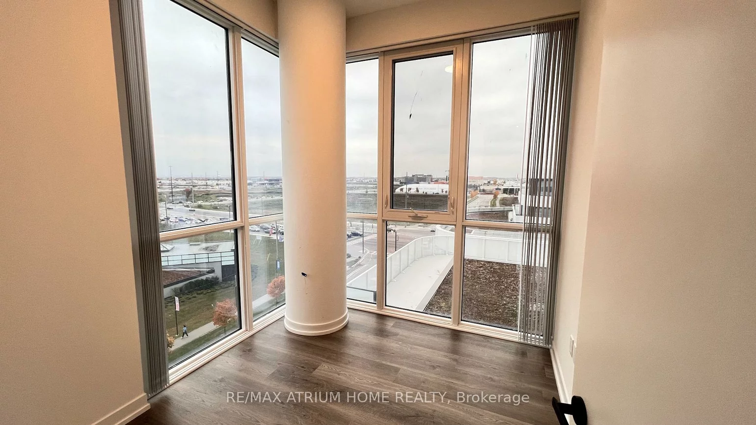 195, Commerce, Vaughan Corporate Centre, Vaughan