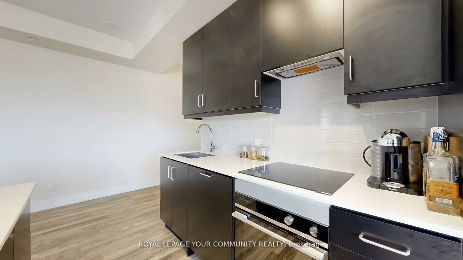 9075, Jane, Concord, Vaughan