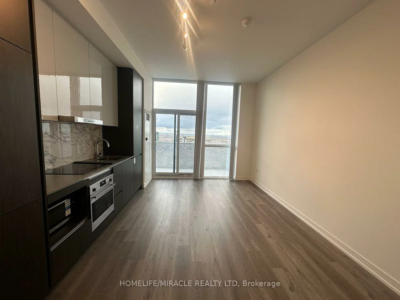 28, Interchange, Vaughan Corporate Centre, Vaughan