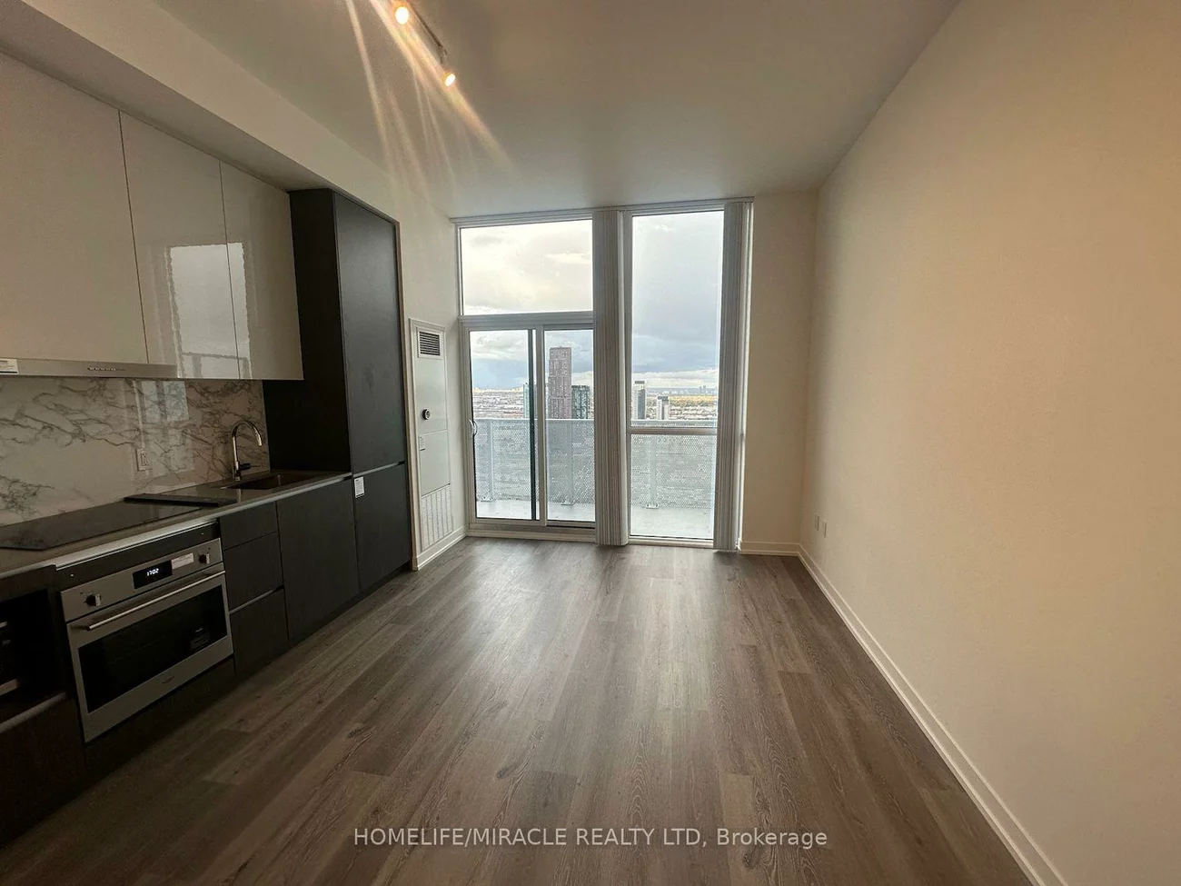 28, Interchange, Vaughan Corporate Centre, Vaughan