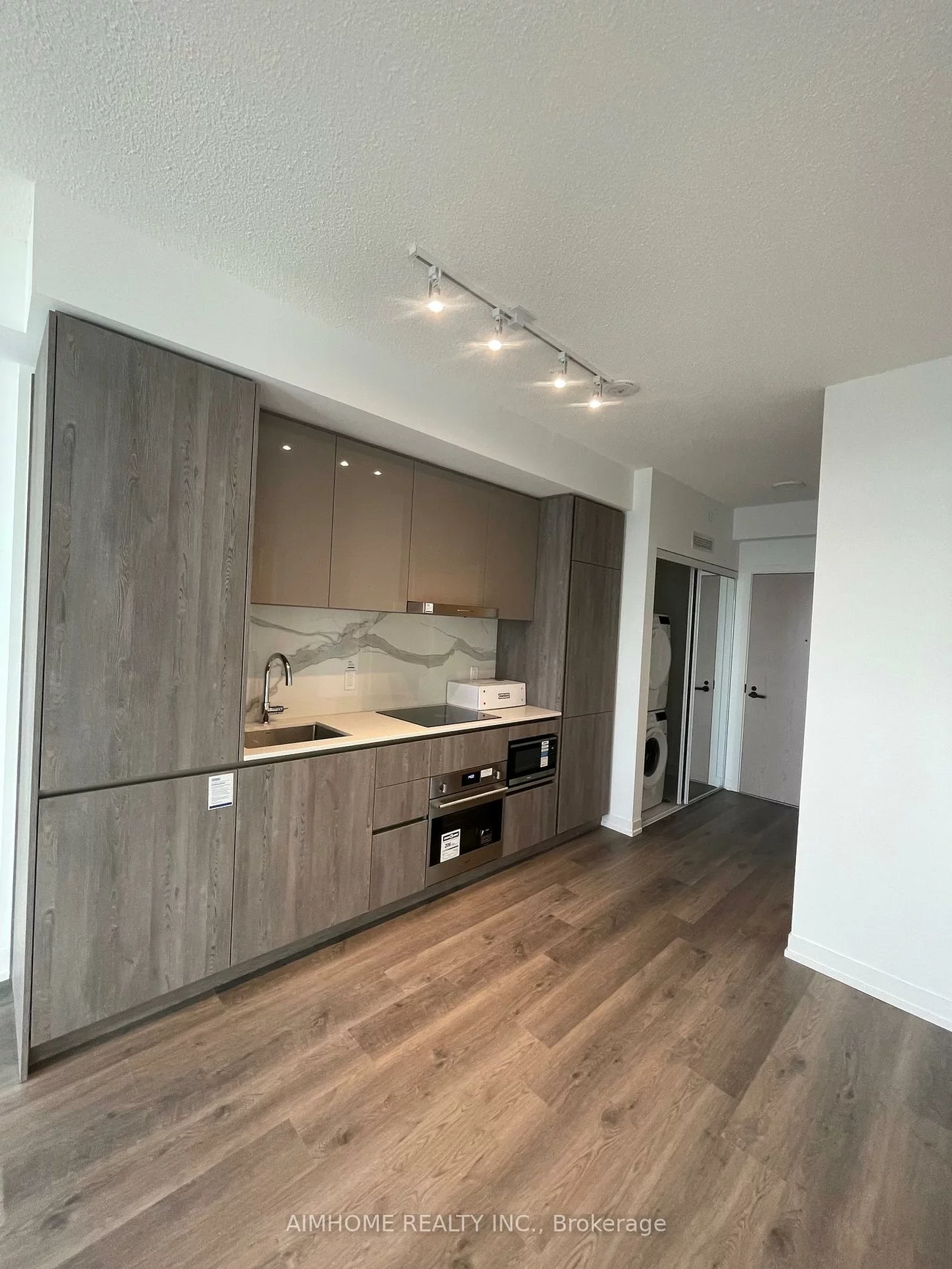 8, Interchange, Vaughan Corporate Centre, Vaughan