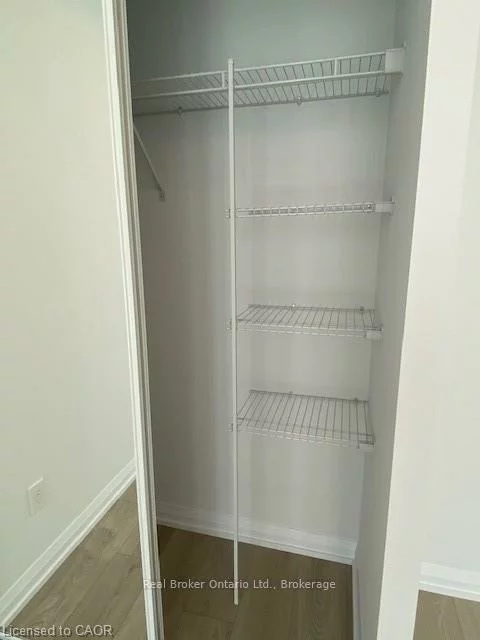 7895, Jane, Vaughan Grove, Vaughan