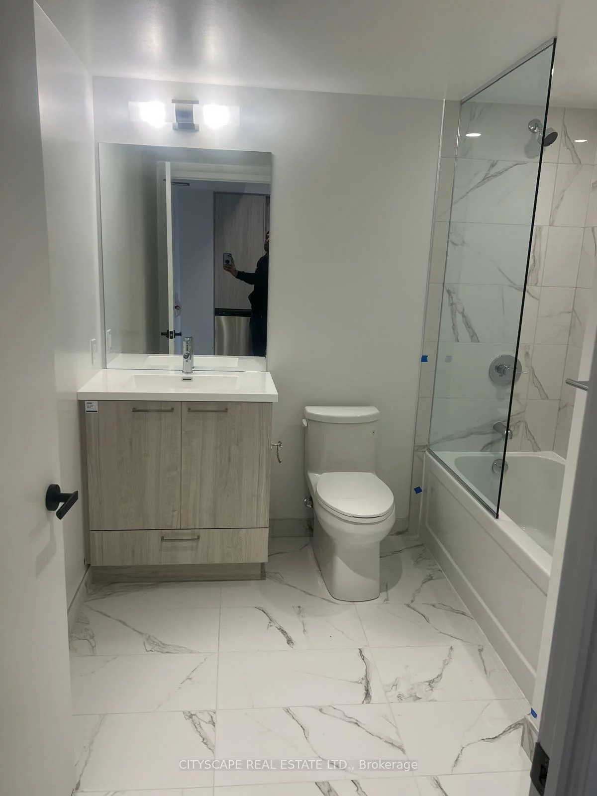 195, Commerce, Vaughan Corporate Centre, Vaughan