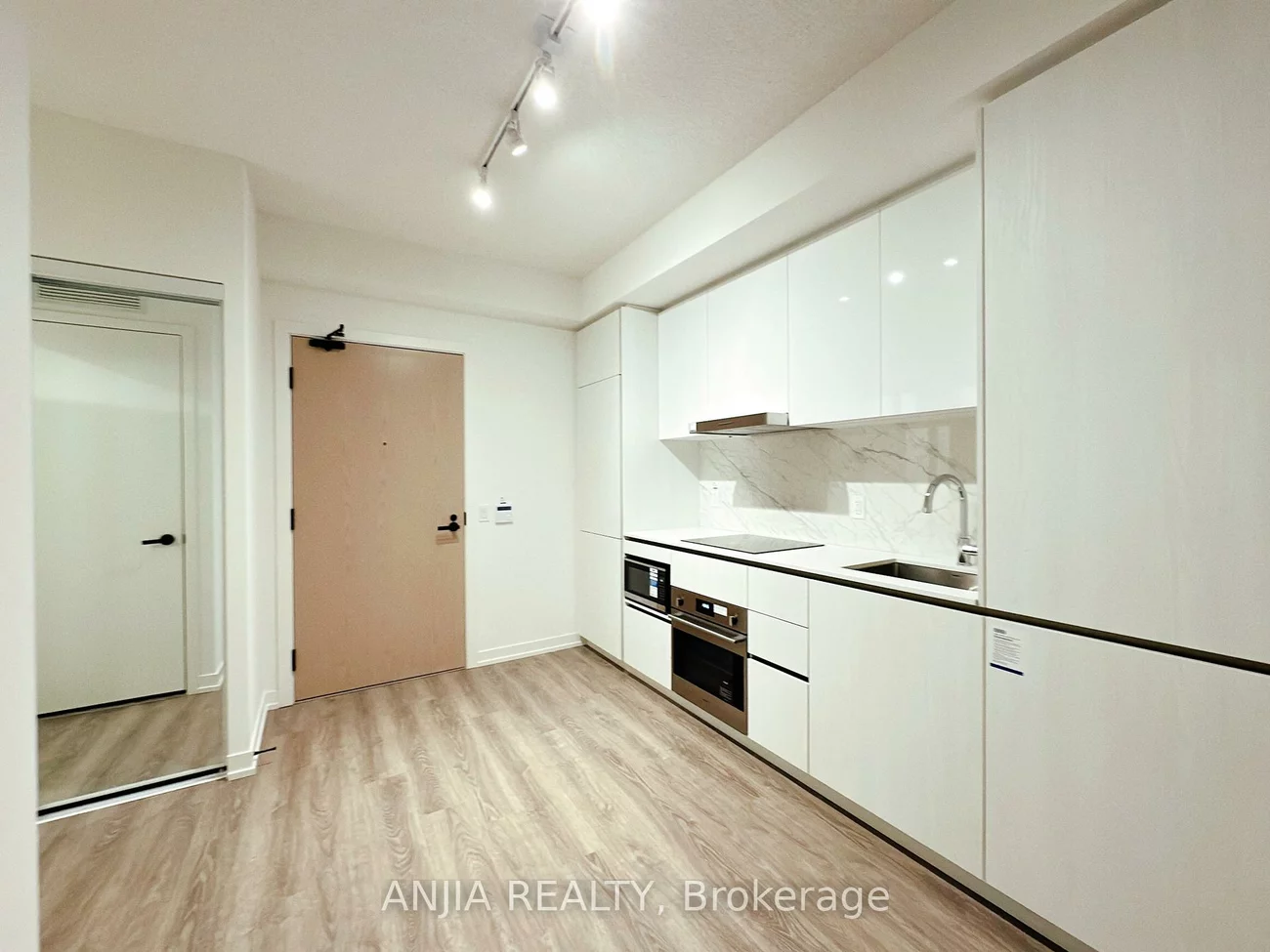 8, Interchange, Vaughan Corporate Centre, Vaughan