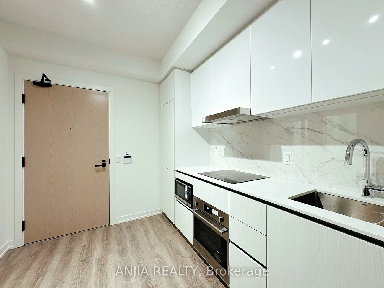 8, Interchange, Vaughan Corporate Centre, Vaughan