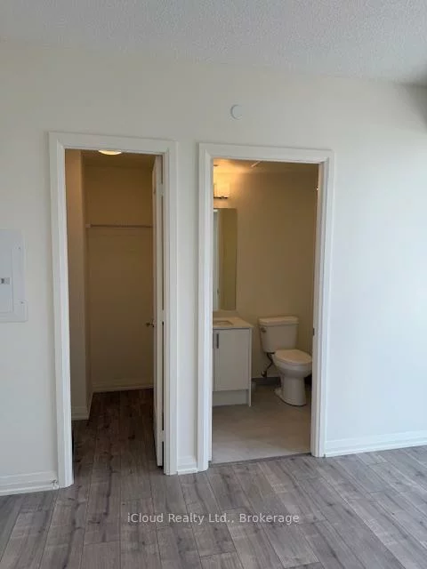 8960, Jane, Vellore Village, Vaughan