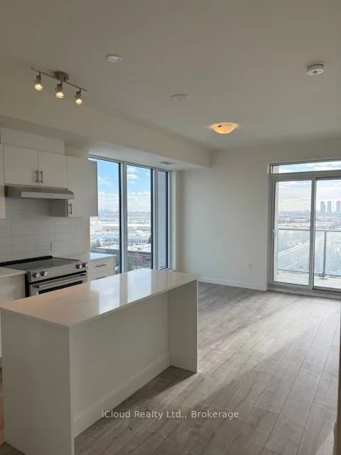 8960, Jane, Vellore Village, Vaughan