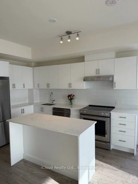 8960, Jane, Vellore Village, Vaughan