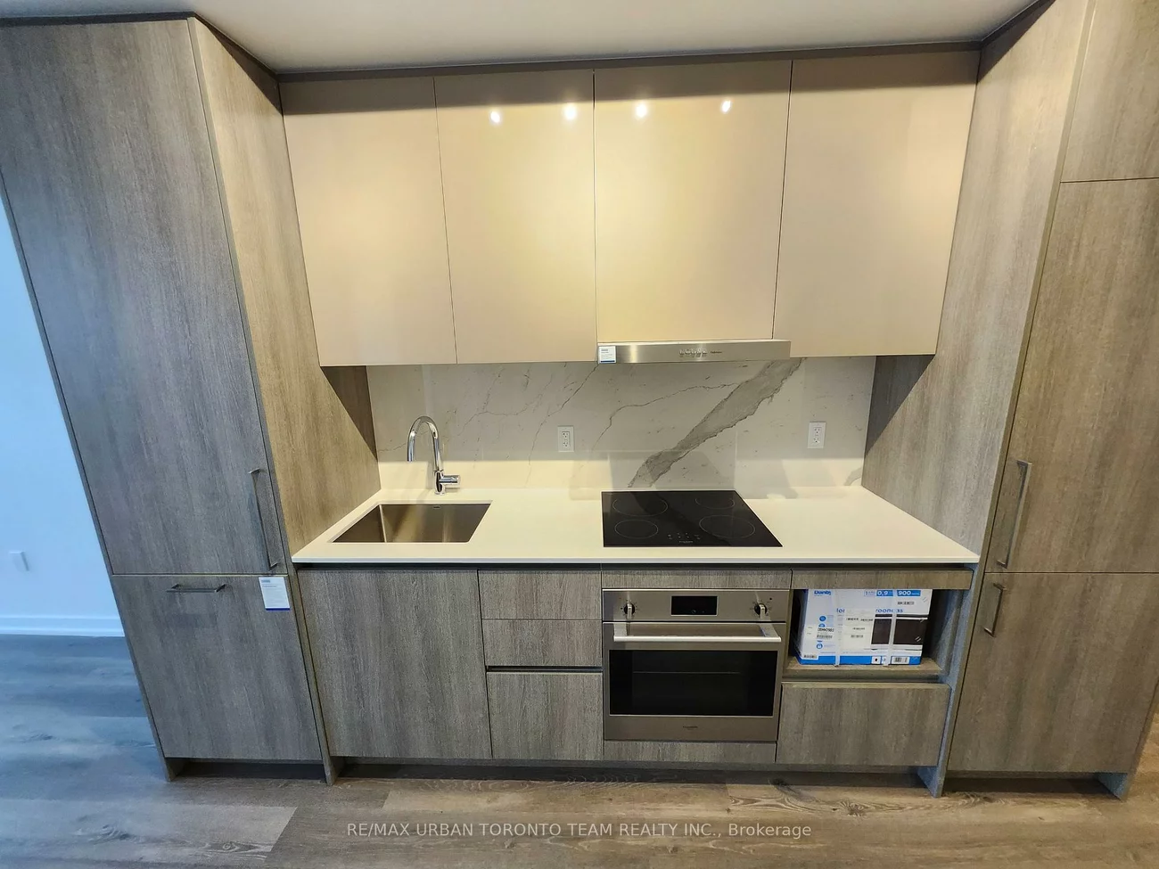 225, Commerce, Vaughan Corporate Centre, Vaughan