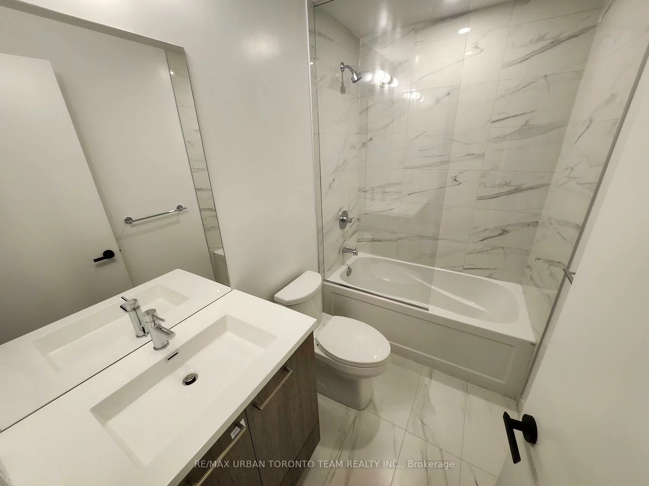 225, Commerce, Vaughan Corporate Centre, Vaughan